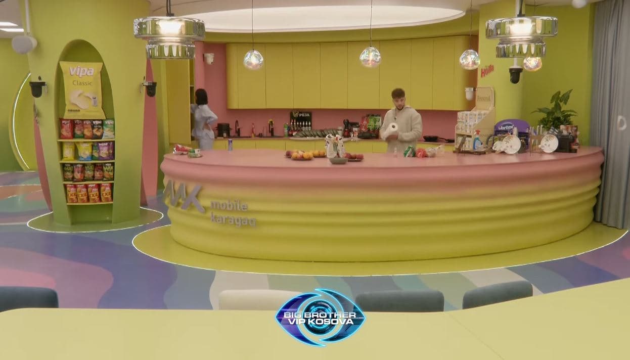 Banorët pastrojnë kuzhinën, për çka po diskutojnë? (VIDEO)