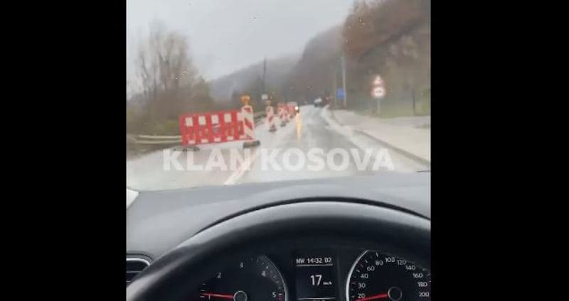 Rruga e shembur në aksin Shtime-Caralevë, rrezik i vazhdueshëm (VIDEO)
