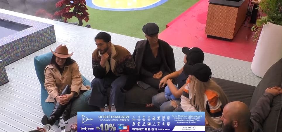 Sasa në siklet: E kam problem me m’pa mami e babi nëse puthem me dikë këtu (VIDEO)