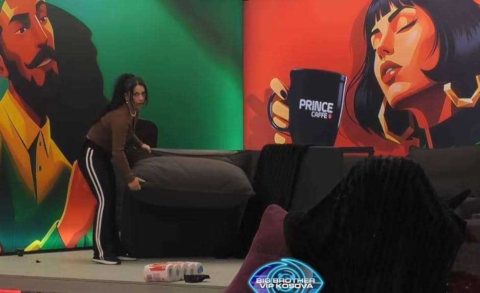 Shkurta e bën lëmsh shtëpinë, rrotullon gjithçka përmbys (VIDEO)