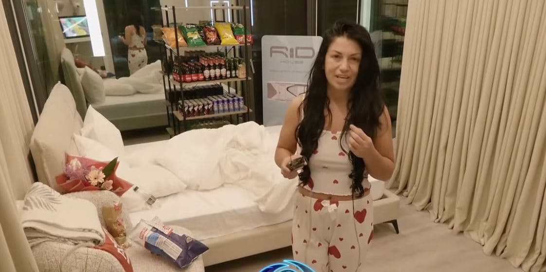 Shkurta me mesazhe për shqiptarët nga aneksi i shtëpisë së BBVK4 (VIDEO)