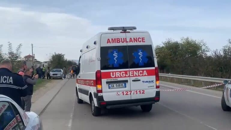 Aksident tragjik në Tiranë, dy të vdekur pasi makina bie në greminë