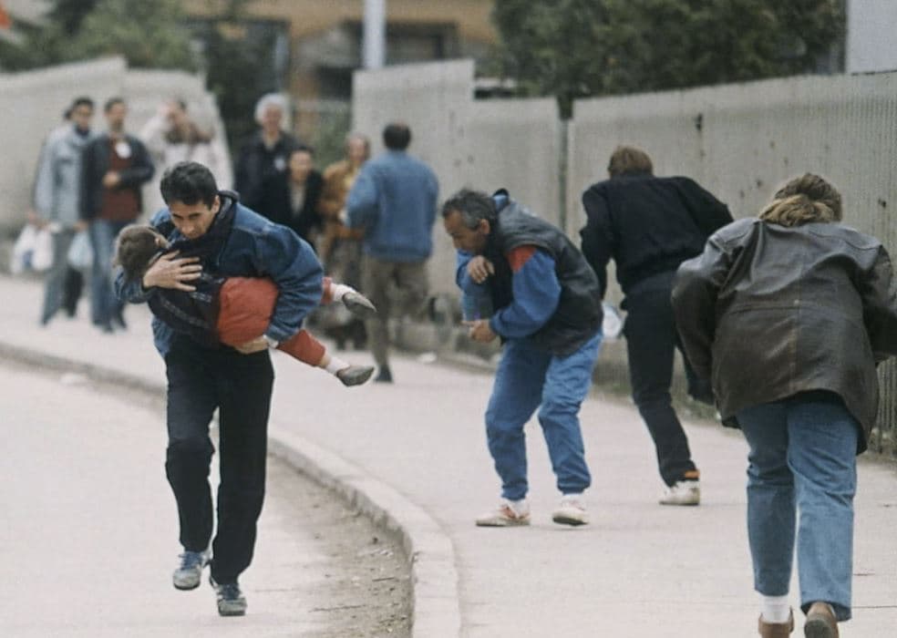 “Turizmi snajper” në Sarajevë, Vuçiq përballet me padi ligjore