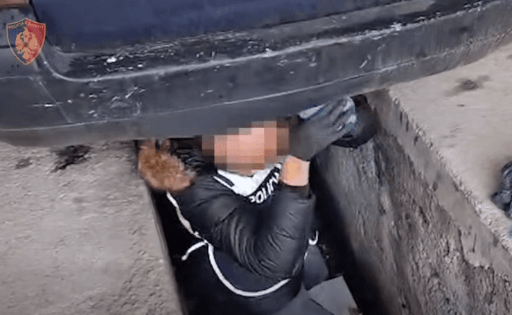 Trafik drejt Kosovës: Arrestohet në Tropojë i riu me drogë, tritol dhe municion (VIDEO)