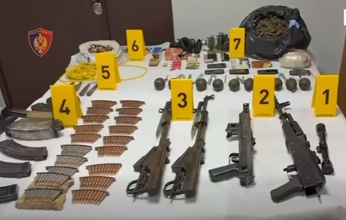Vrasja e Gilmando Danit / Policia gjen arsenal armësh dhe municioni në një banesë në Krujë