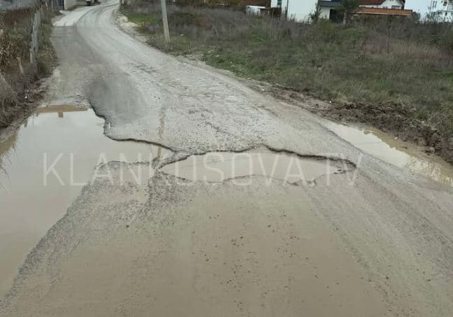 Gjendje e mjerueshme e rrugës në Malishevë, ankohen banorët