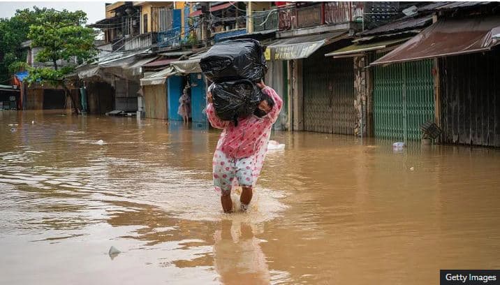Të paktën 41 të vdekur nga shirat e pandërprerë që përmbytën Vietnamin