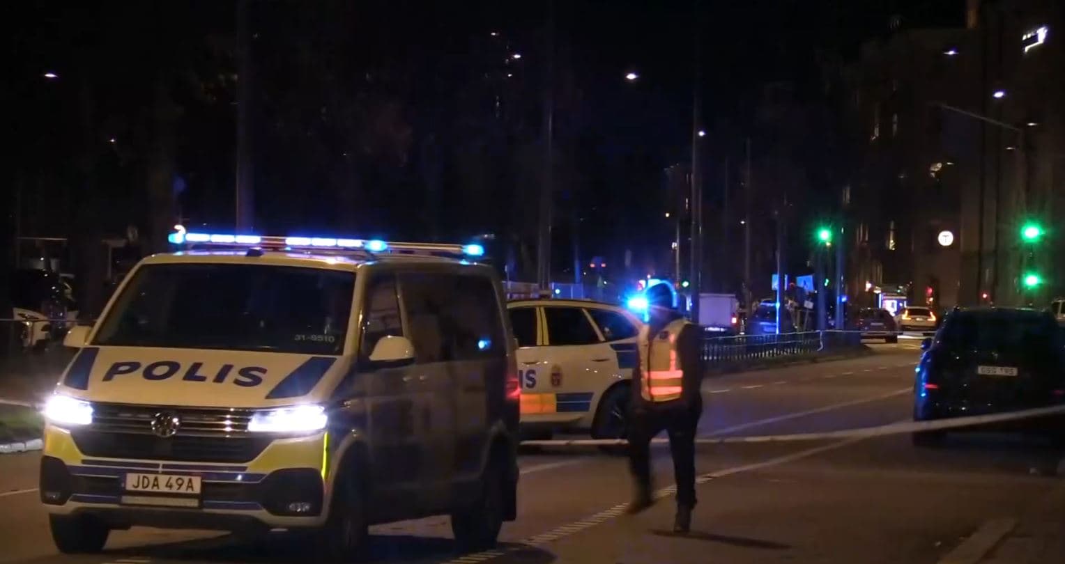 Autobusi përplaset me një stacion në Stokholm, disa të vdekur