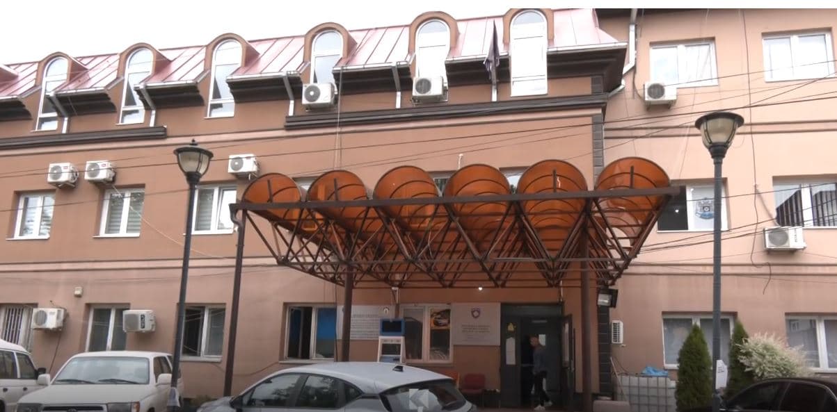 Transferimi i pushtetit, kryetarët verior presin telashe në ceremoni (VIDEO)