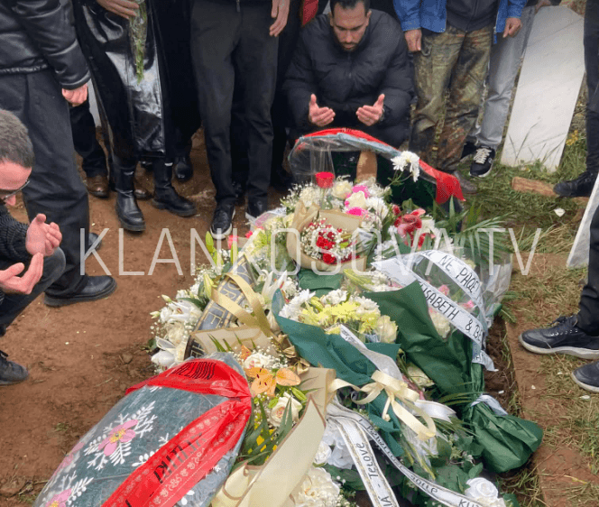 Mes shumë të pranishmëve, varroset Shpat Kasapi në vendlindje