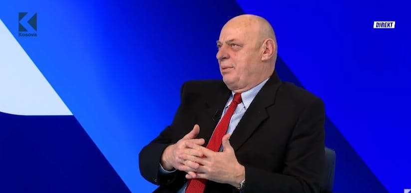 Çeku ‘godet’ Kurtin: Është njeriu i fundit që mund të lëvdohet se ka bërë diçka për ushtri (VIDEO)