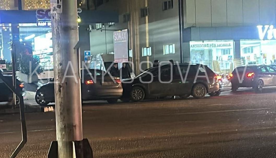 Aksident në Fushë Kosovë, s’ka të lënduar (FOTO)