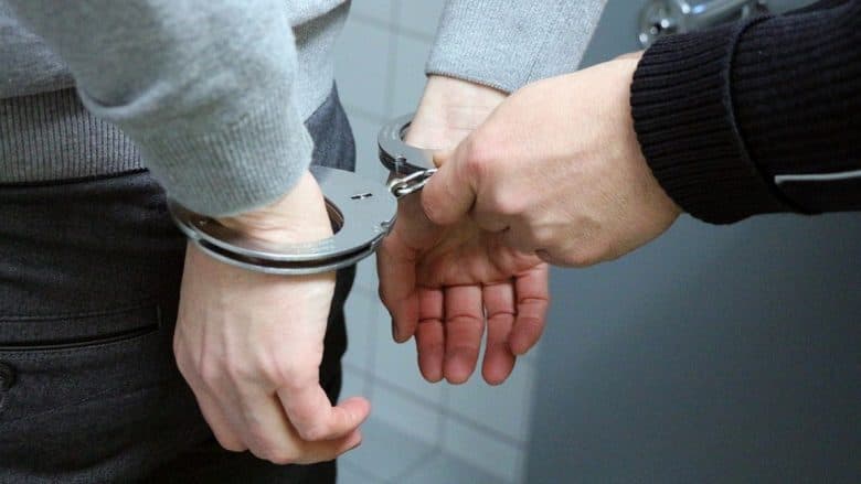 Djali rrah prindërit në Prishtinë, arrestohet