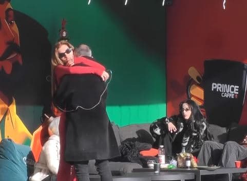 Bia dhe Arditi ndajnë përqafim të ngrohtë (VIDEO)