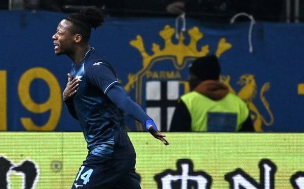 Dramatike, Lazio gjen golin golin e fitores me dy lojtarë mangu
