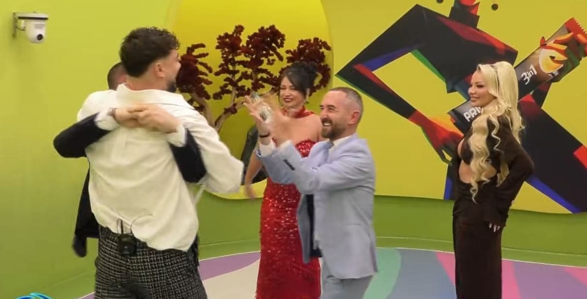 Momenti kur Toney rikthehet në shtëpi, ja reagimi i Labit, Arditit dhe Benites (VIDEO)