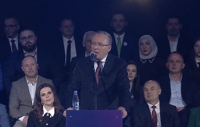 Bedri Hamza në përmbylljen e fushatës: Nesër vendoset fati i Kosovës