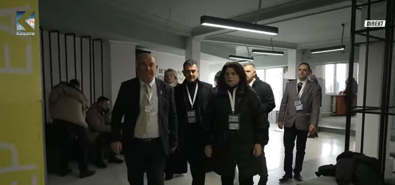 70 votues nga Zvicra monitorojnë procesin e votimit (VIDEO)