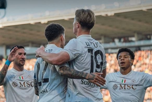 Super Hojlund, Napoli lider i ri
