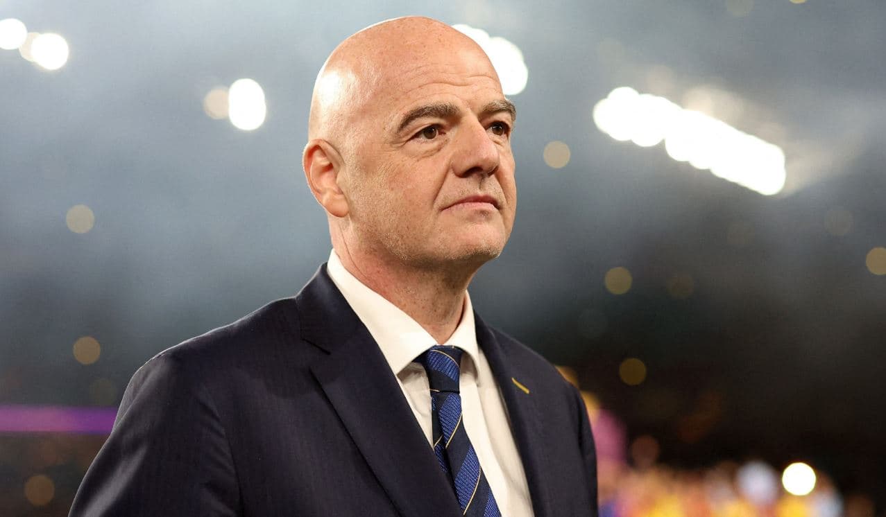 Infantino shpall një revolucion në pozicionin jashtë loje: "Në të ardhmen, vetëm ato me gjatësi të plotë"