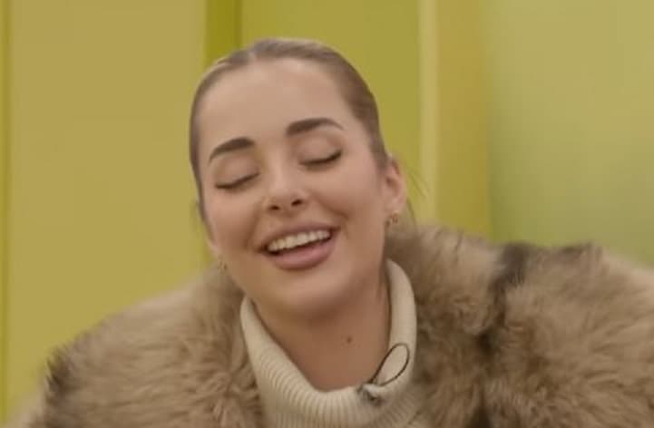 “Falma zot një zemër tjetër, ta harroj dashninë e vjetër”, Elijona shijon këngën nga Kushtrimi (VIDEO)