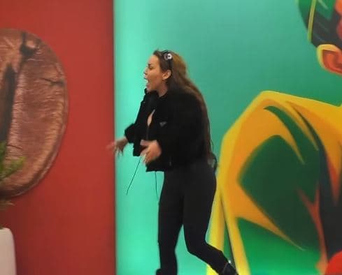 “Mall i fëlliqur!”, Fjolla Morina shpërthen ndaj banorëve (VIDEO)