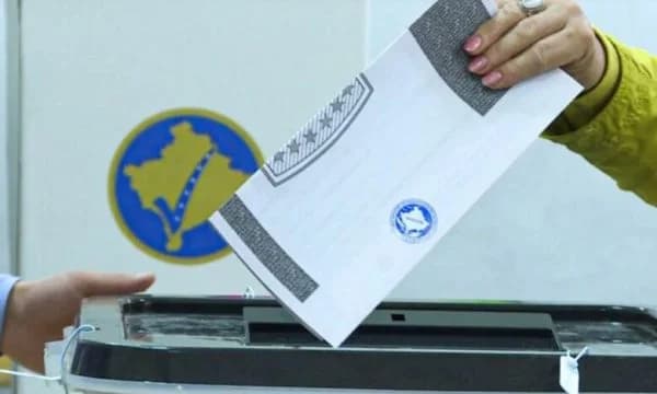 Dy arrestime në Gjilan gjatë zgjedhjeve: Njëri pengoi votimin, tjetra ndikoi te votuesit