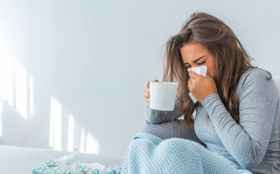 Alarm gripi në Evropë: Si të mbrohemi nga vala e re? (VIDEO)