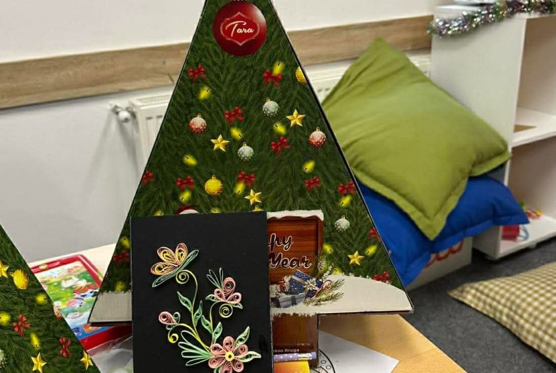 Gjest human: Të burgosurat në Lipjan u ndajnë dhurata nxënësve me nevoja të veçanta