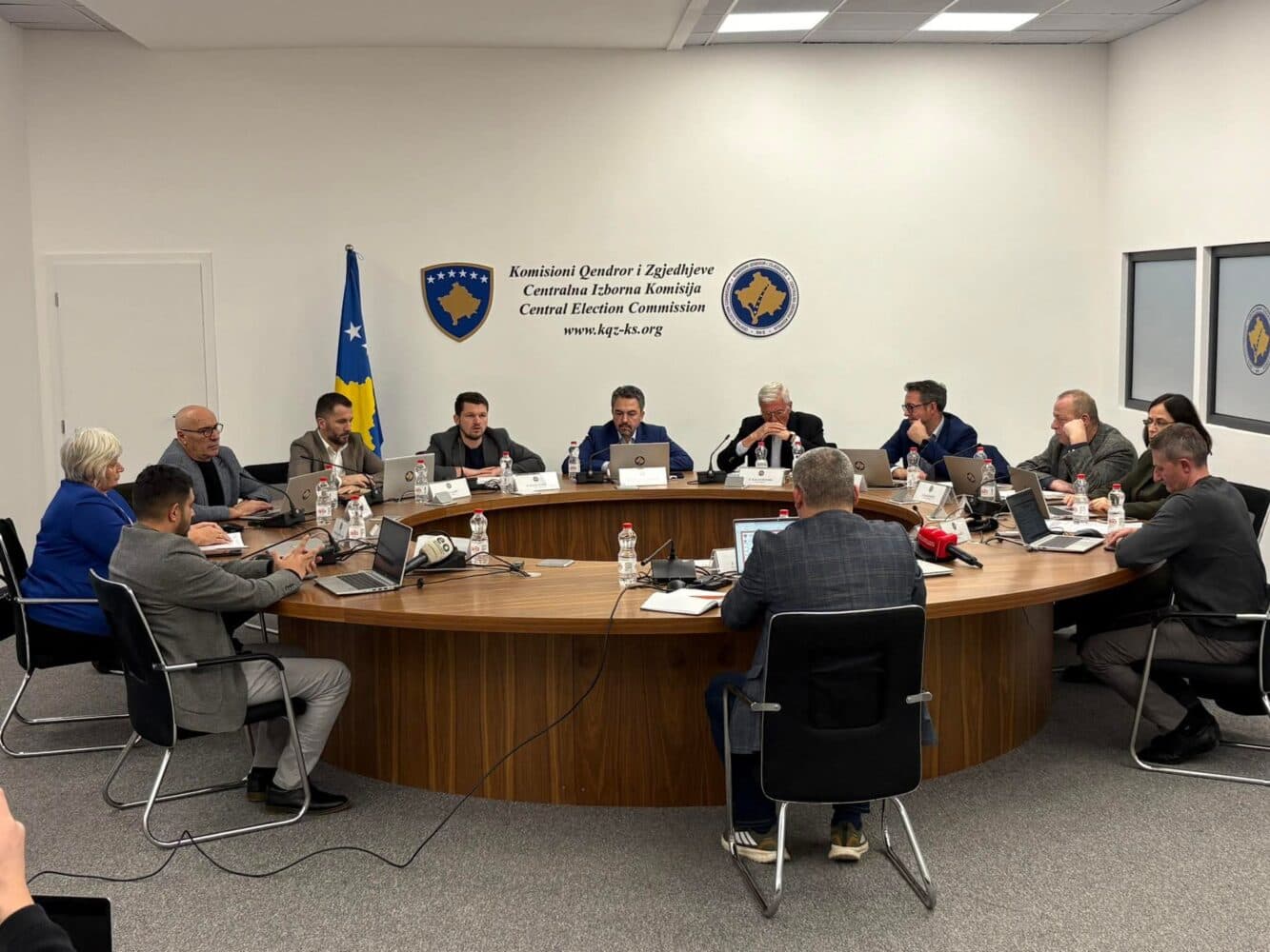 KQZ: Në përfaqësitë diplomatike lejohet votimi edhe me dokumente të skaduara të Kosovës