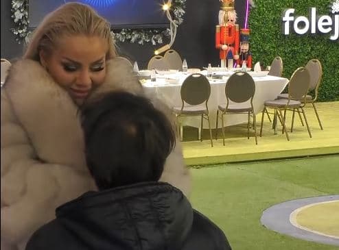 Momente tensioni mes Benitës dhe Klodit (VIDEO)