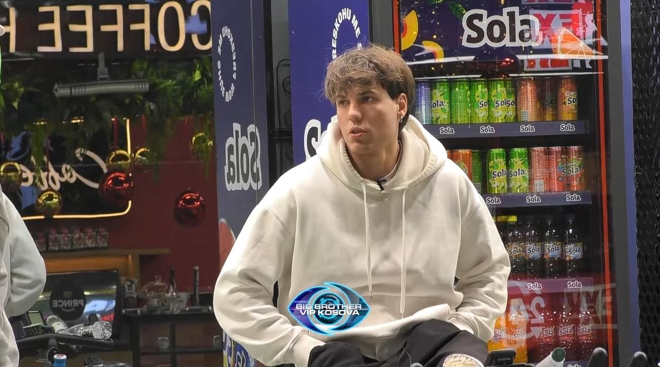 “Ai është viktimizu”, Klodi i shqetësuar për përmbajtjen e zarfit që u shfaq dje në ekran (VIDEO)
