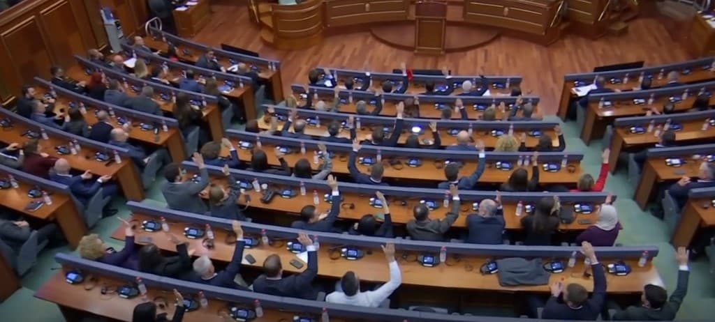 67 ish-deputetë aplikuan për 1500 euro pagë kalimtare (VIDEO)