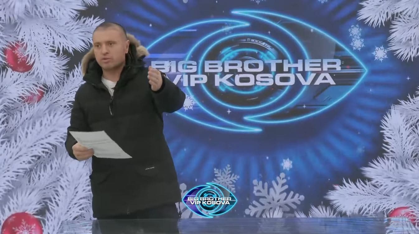 Labi ndan punët e shtëpisë, Kushtrimin e Benitën i lë në dhomën e gjumit (VIDEO)