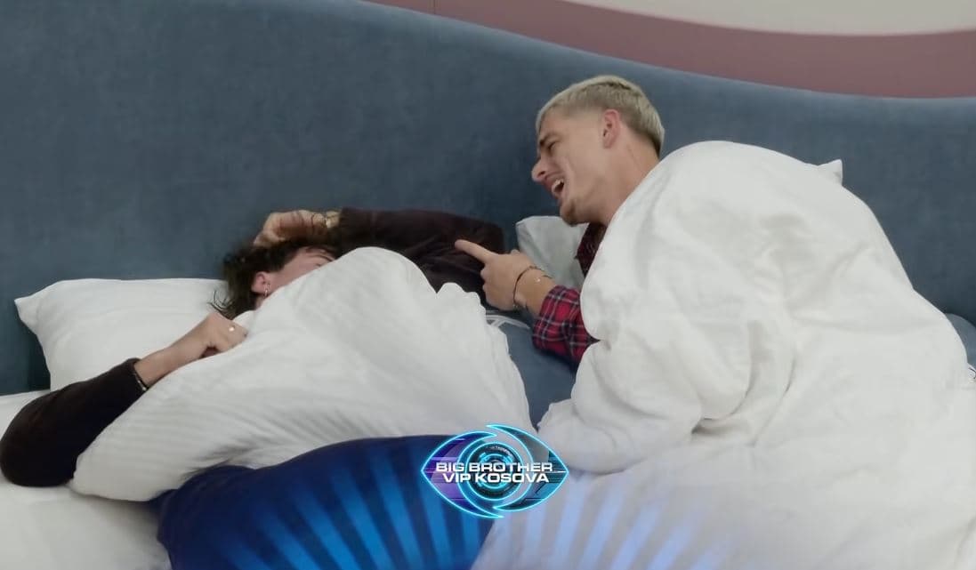 “Baby, baby...”, Londrimi i çelë sytë duke i kushtuar këngë Klodit (VIDEO)