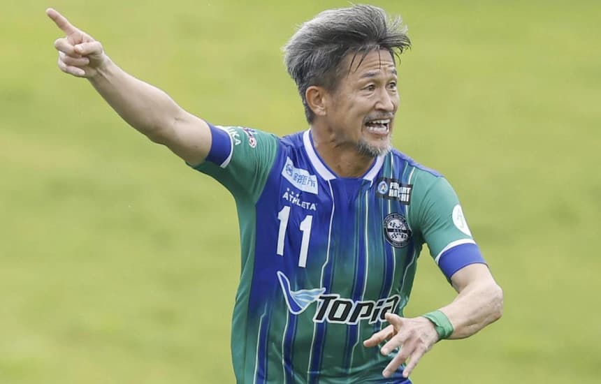 Japonezi “King Kazu” luan futboll profesionist në moshën 58 vjeçare