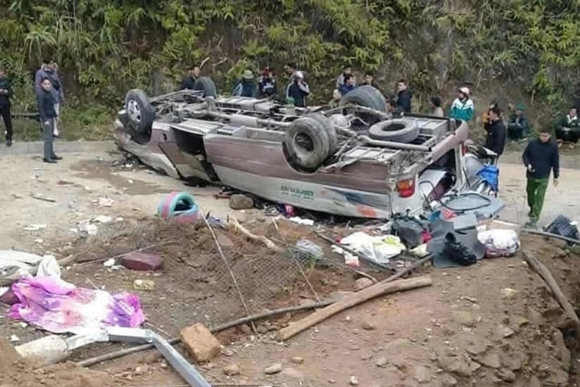 Shtatë të vdekur në Vietnam pas përmbysjes së një autobusi