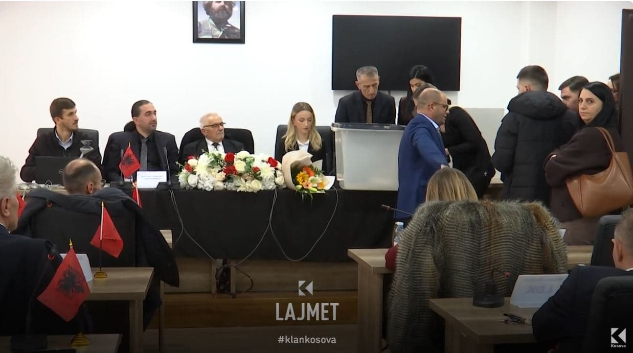 Kryesuesi i Fushë Kosovës, PDK votoi VV-istin: "Është më i mirë se Basha" (VIDEO)