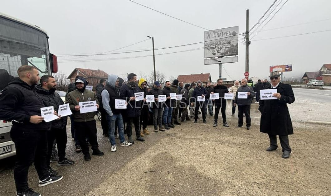 “Vendimet pa ne nuk kalojnë” – banorët e Progocit protestojnë për shkak të ndryshimit të rrethrrotullimit
