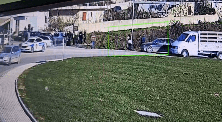 Momenti kur dhunohet një polic në Vlorë (VIDEO)