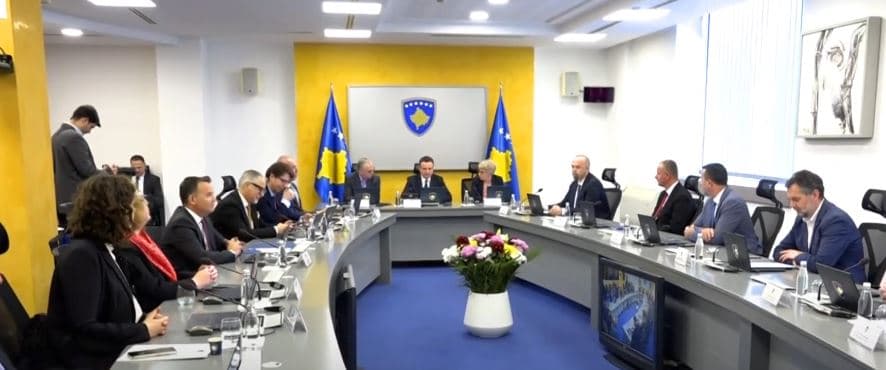 Kurti rrit minimalen, shtohen “pagat e zeza” (VIDEO)