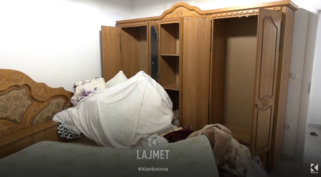 Hajnat thyejnë tre shtëpi të mërgimtarëve në Baicë të Lipjanit (VIDEO)