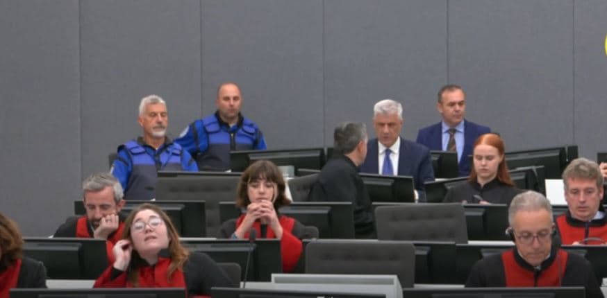 Kontradiktat ndaj Thaçit: S’i pengon më dëshmitarët, i vazhdohen regjimi e burgu (VIDEO)