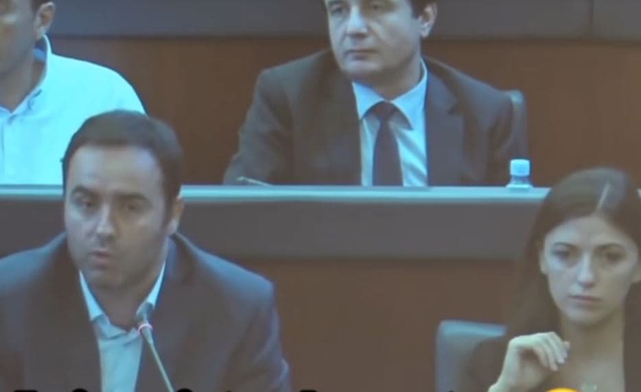 Hipokrizia e VV-së: Dikur e quanin derexhe nëse një qeveri pret votat e opozitës