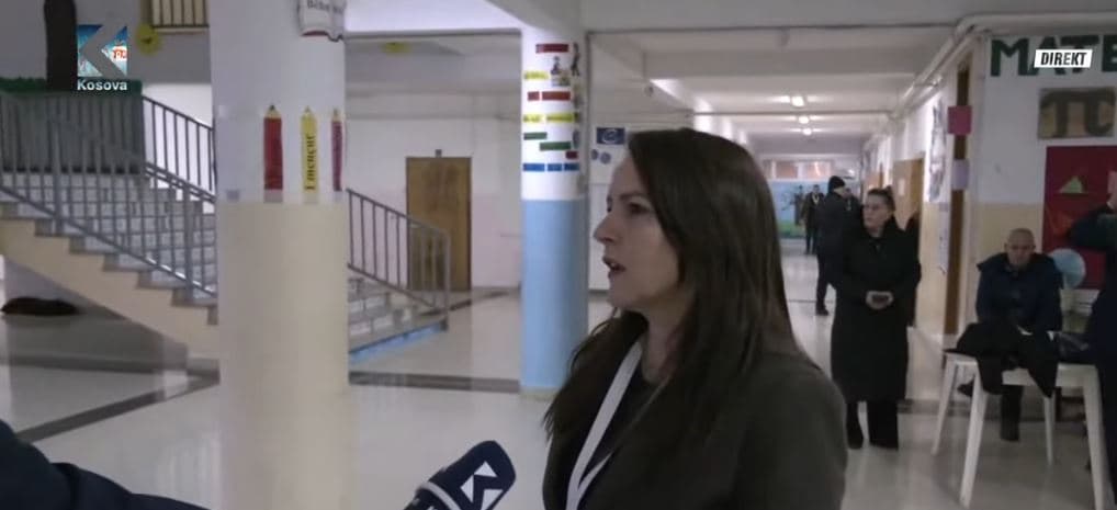Gjithçka qetë në qendrën më të madhe të votimit në Podujevë (VIDEO)