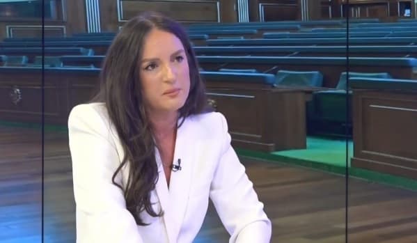 AGK-ja mirëpret fitoren e gazetares Blerta Foniqi pas degradimit nga menaxhmenti i RTK-së