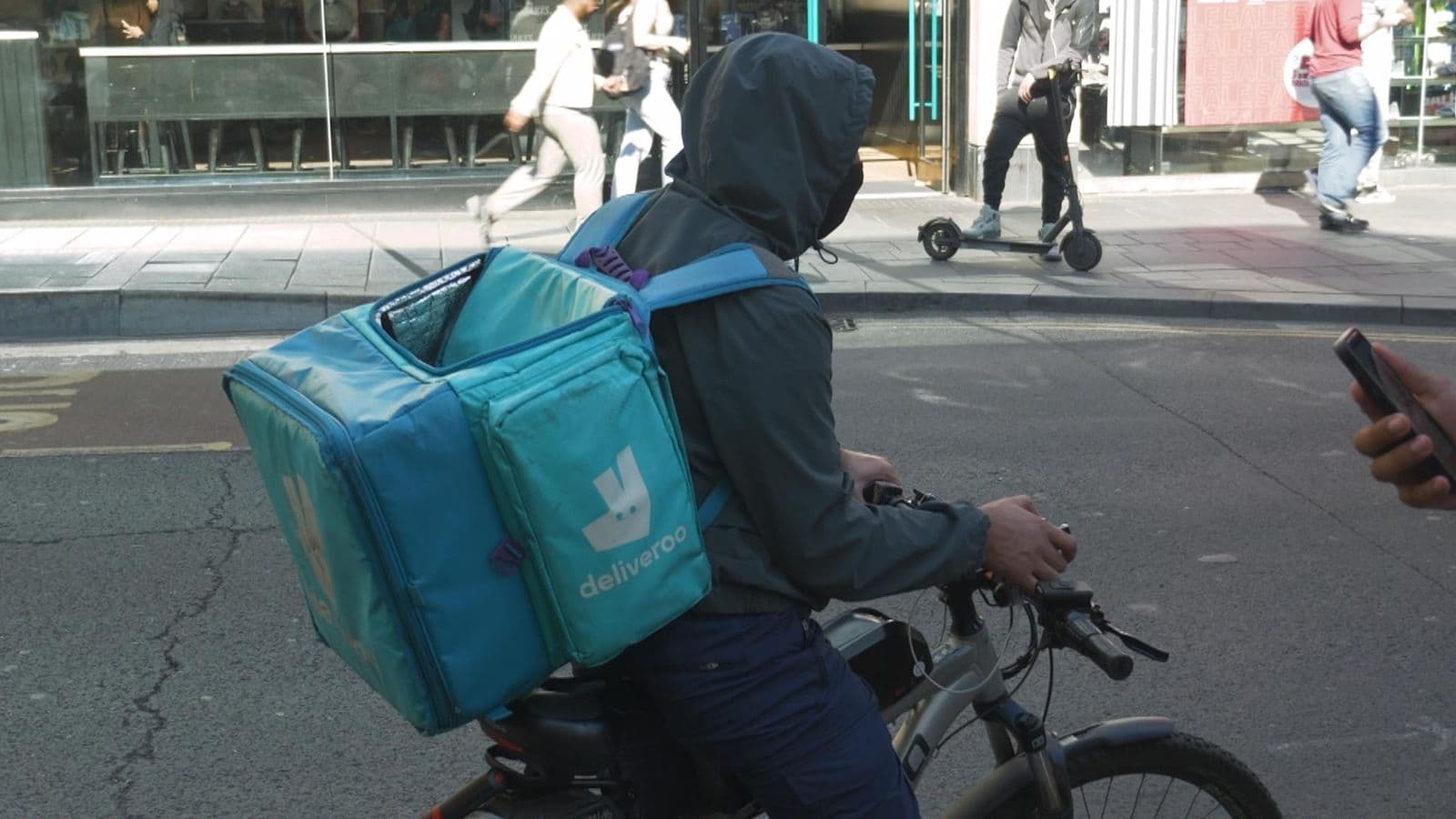 Operacion kundër punës së paligjshme, Britania deporton 60 shoferë "delivery"