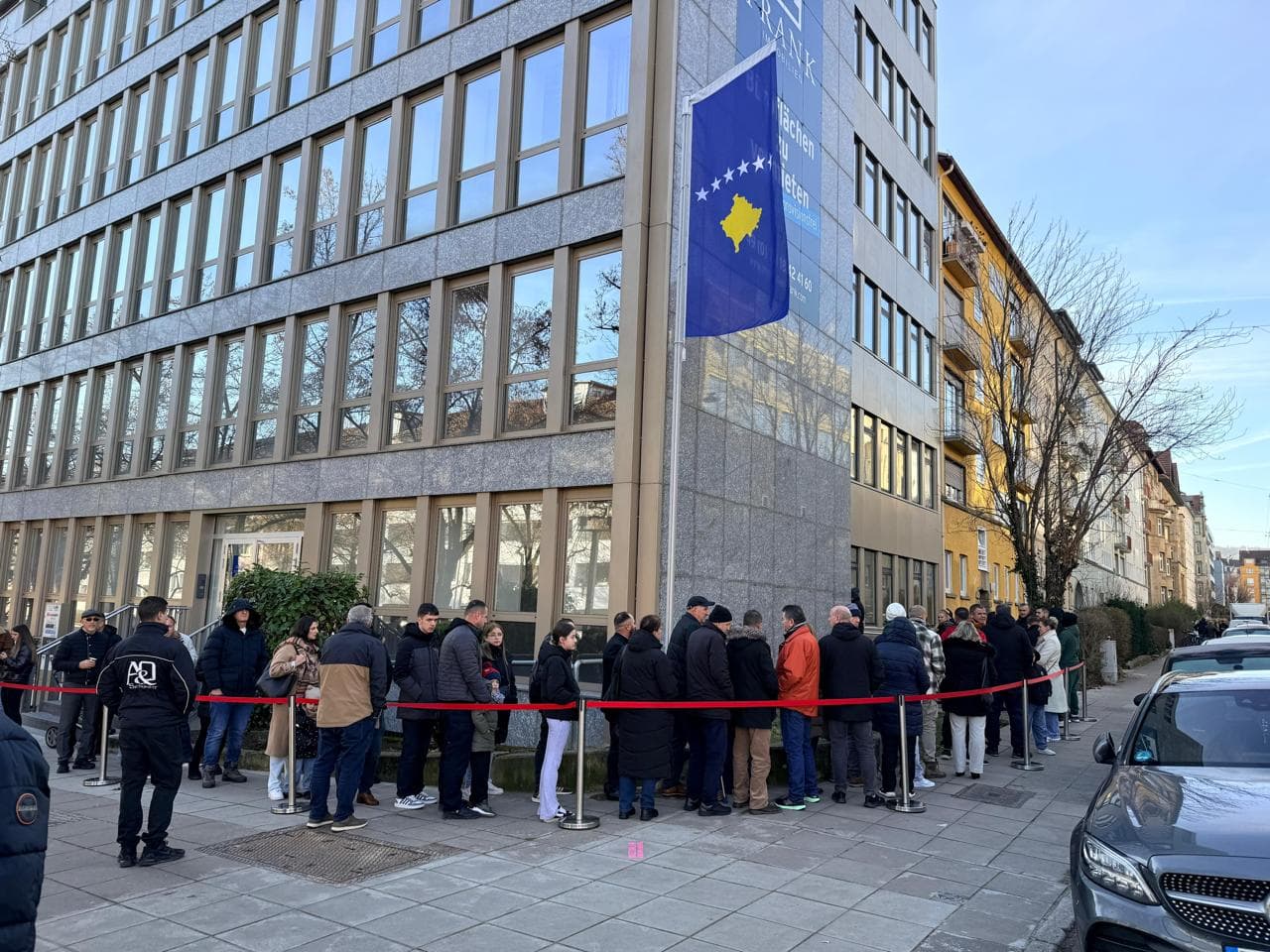 Përfundon procesi i votimit në 25 përfaqësi diplomatike, KQZ del me detaje