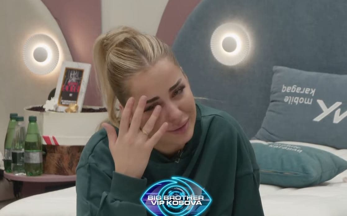 Elijona mes lotësh flet për sfidën me depresionin (VIDEO)