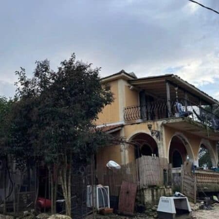 “Më pa, më buzëqeshi dhe mbylli sytë”: Flet babai i 2-vjeçarit që e mbyti Pit Bulli në Greqi